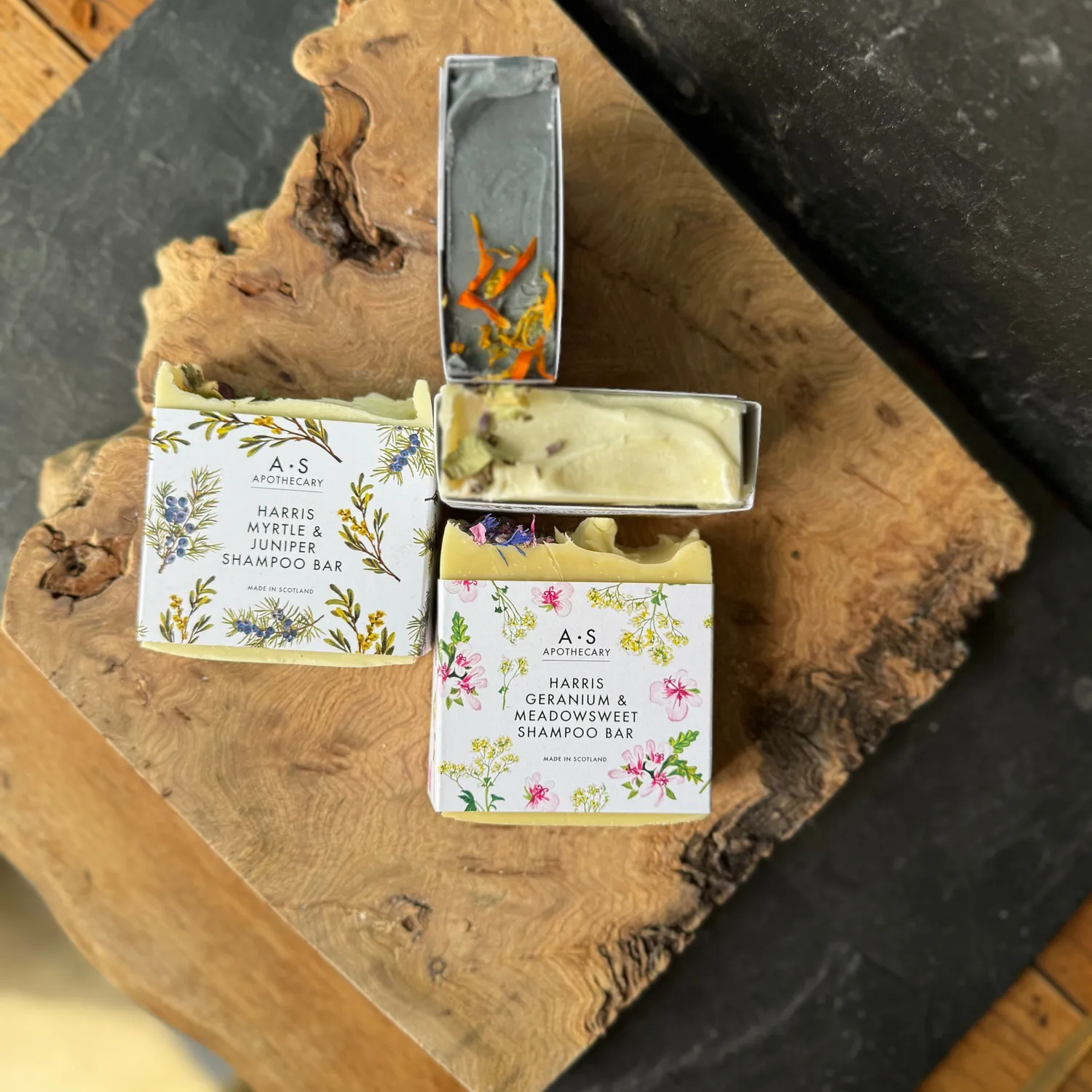 WILD EVE Savon Corps Menthe Charbon 125g olive