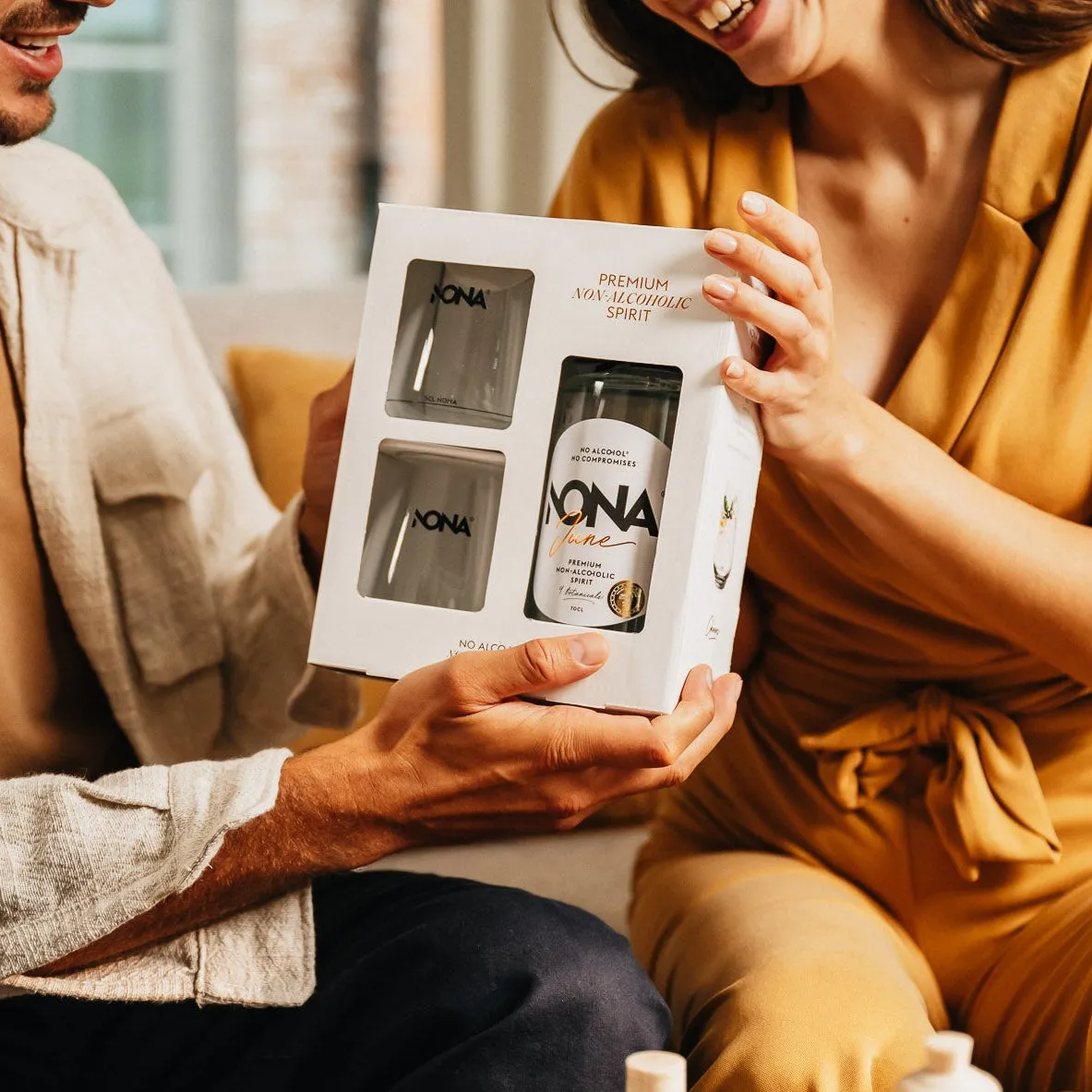 NONA June Giftbox coffret cadeau 70cl + 2 verres