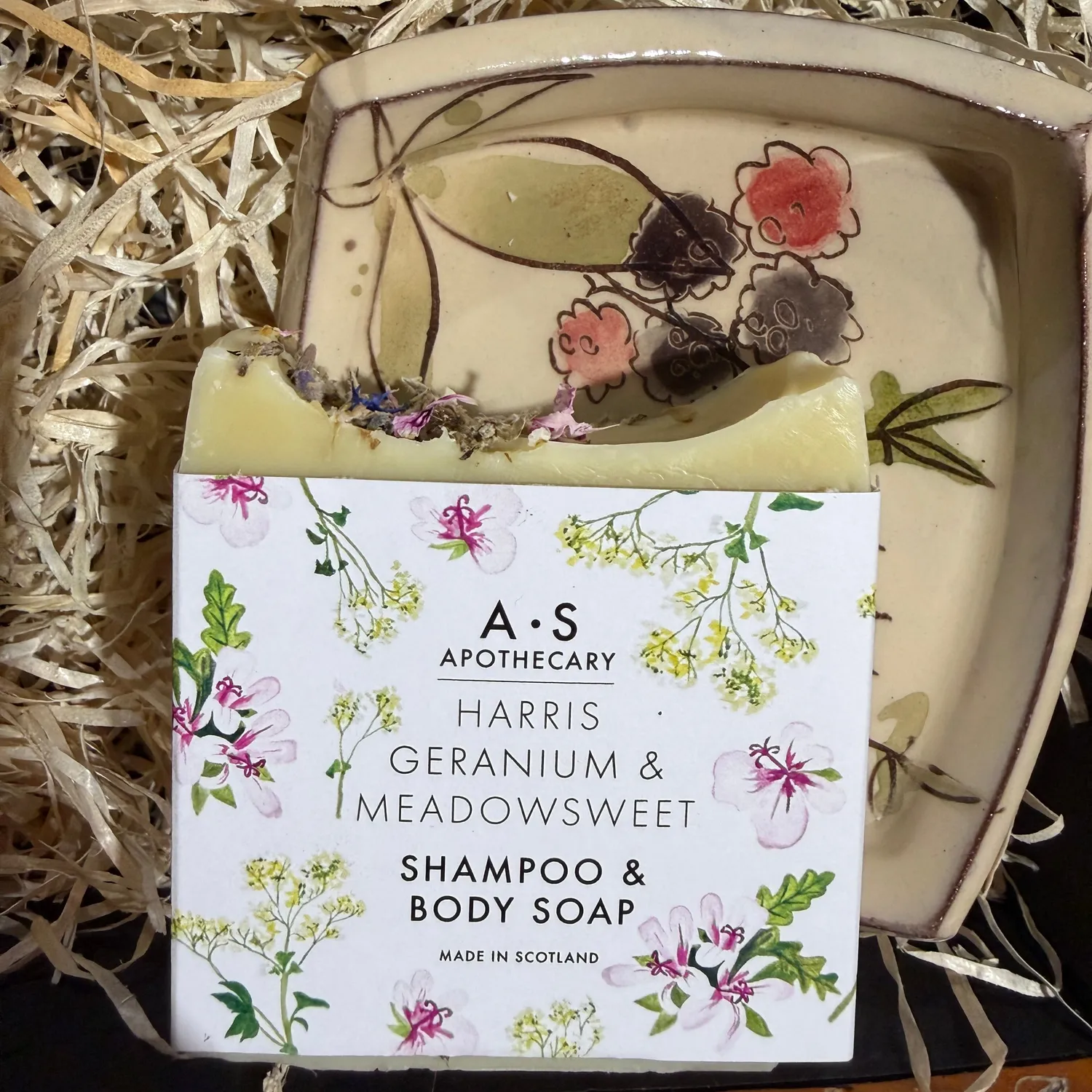 WILD EVE Meadowsweet & Geranium shampoing solide + porte-savon