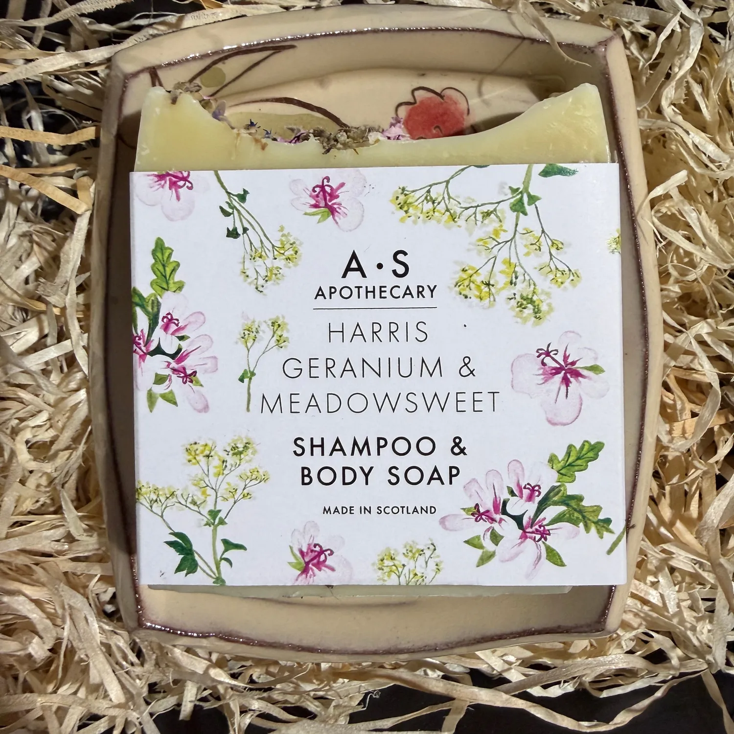 WILD EVE Meadowsweet & Geranium shampoing solide + porte-savon