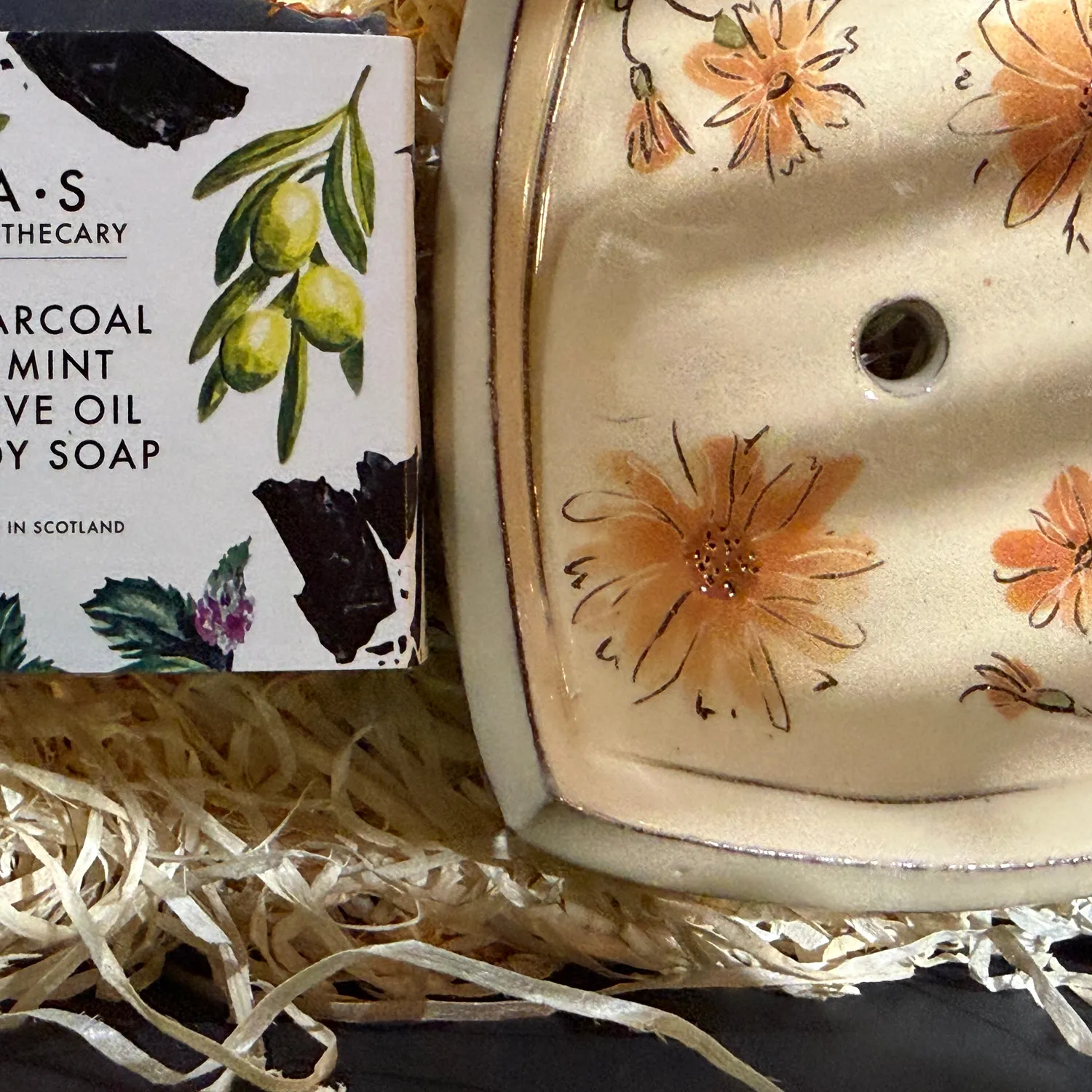 WILD EVE Calendula savon menthe-charbon + porte-savon