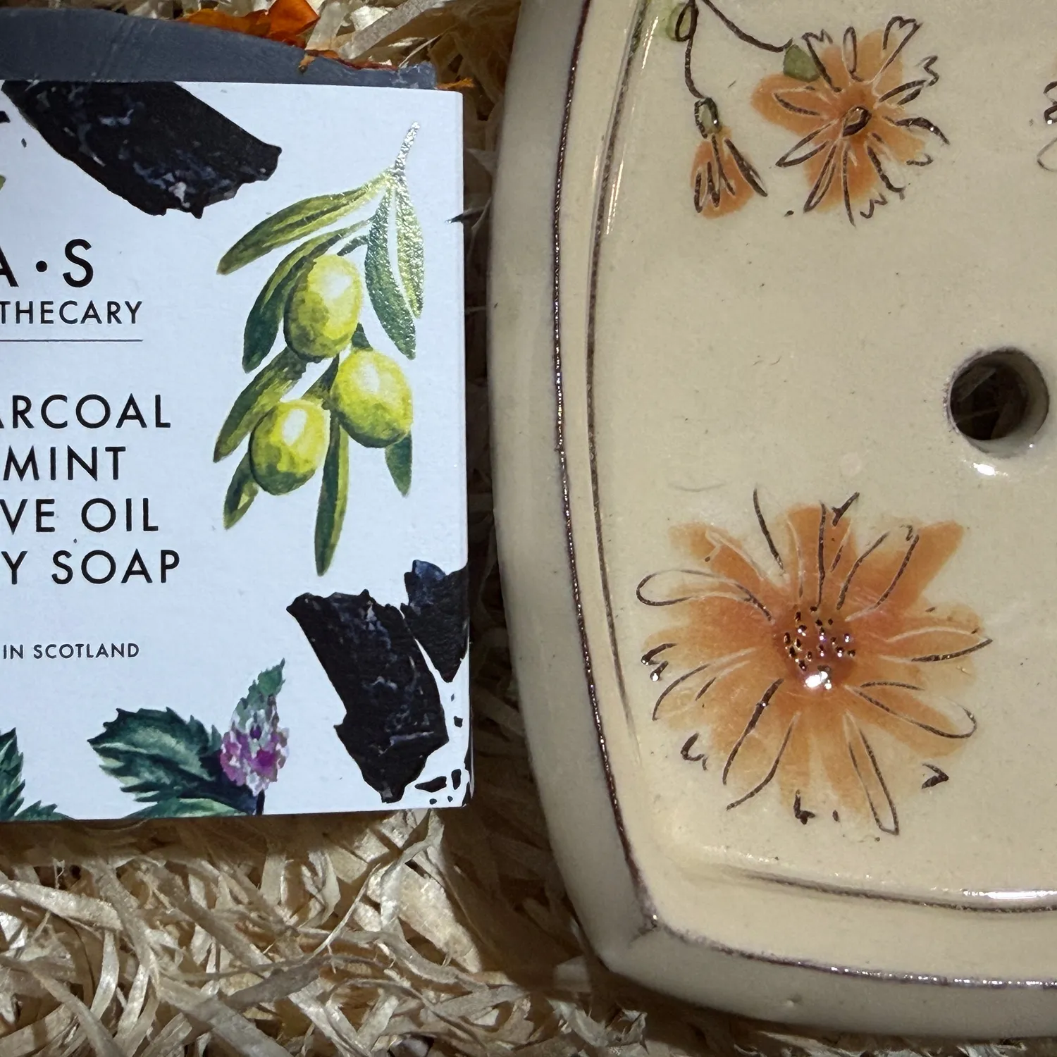 WILD EVE Calendula savon menthe-charbon + porte-savon